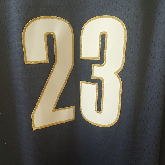 Cleveland Cavaliers James Jersey - Picture 3 of 15